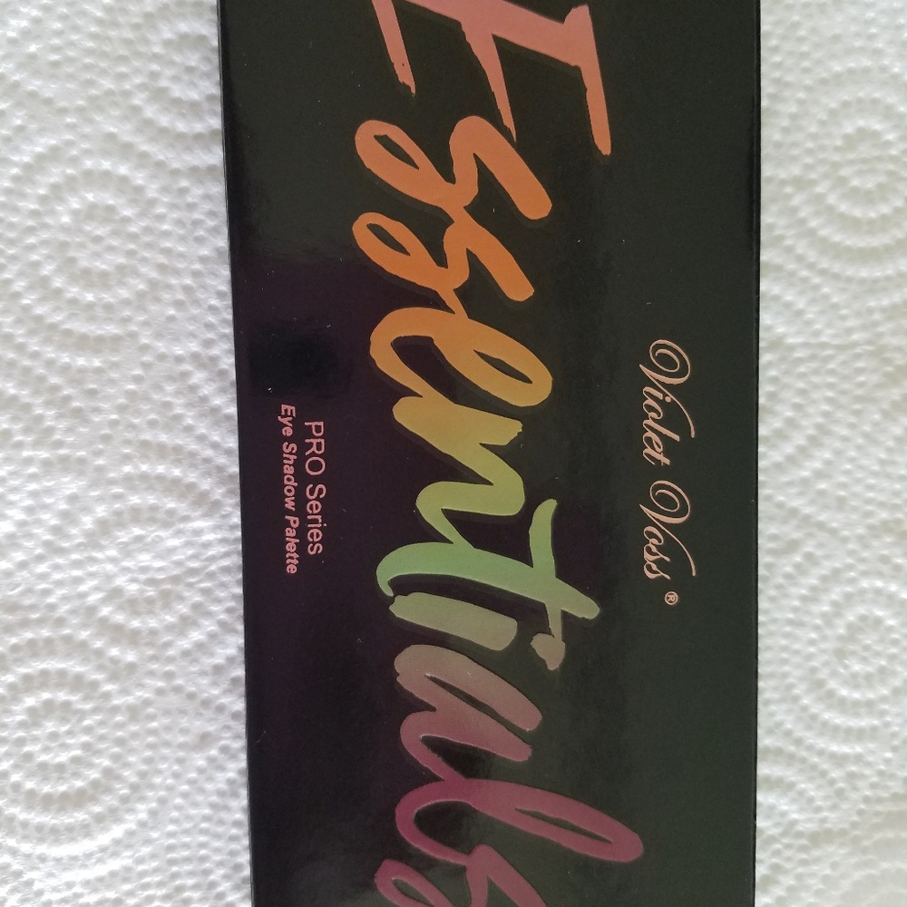 Violet voss essentials eyeshadow pallet